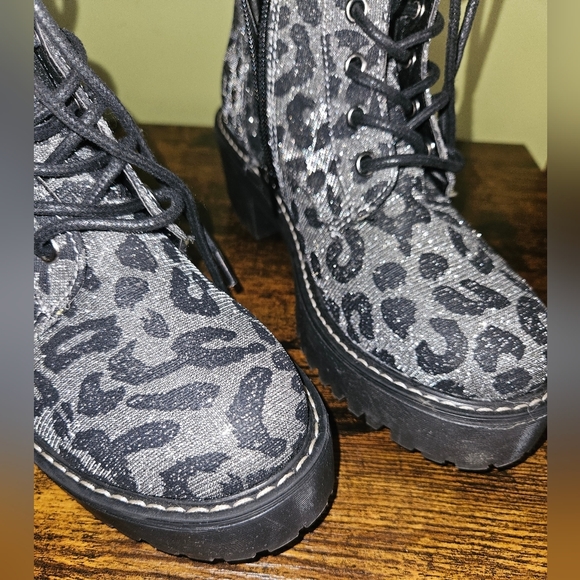 Rocklyn Shimmer Leopard Combat Boots Size 6 NWT - Picture 8 of 11